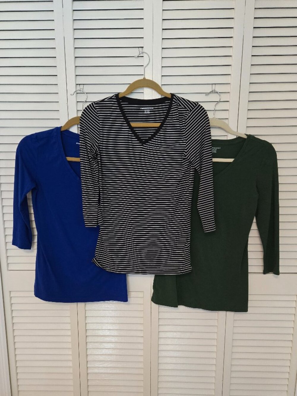 Bundle - 3 Amazon Essentials Women's 3/4 Sleeve V-Neck T-Shirt - Size XS